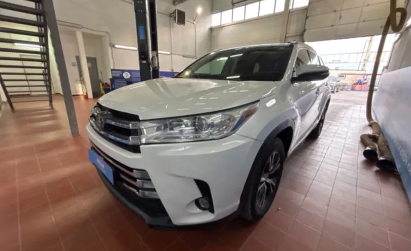 Toyota Highlander 2019 года за 18 000 000 тг. в Астана