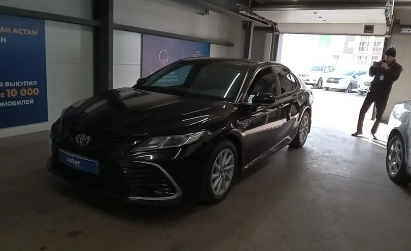 Toyota Camry 2021 года за 14 000 000 тг. в Астана