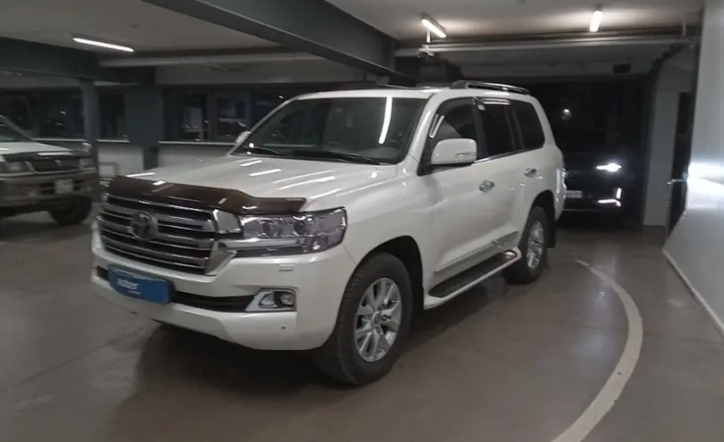Toyota Land Cruiser 2019 года за 32 000 000 тг. в Астана