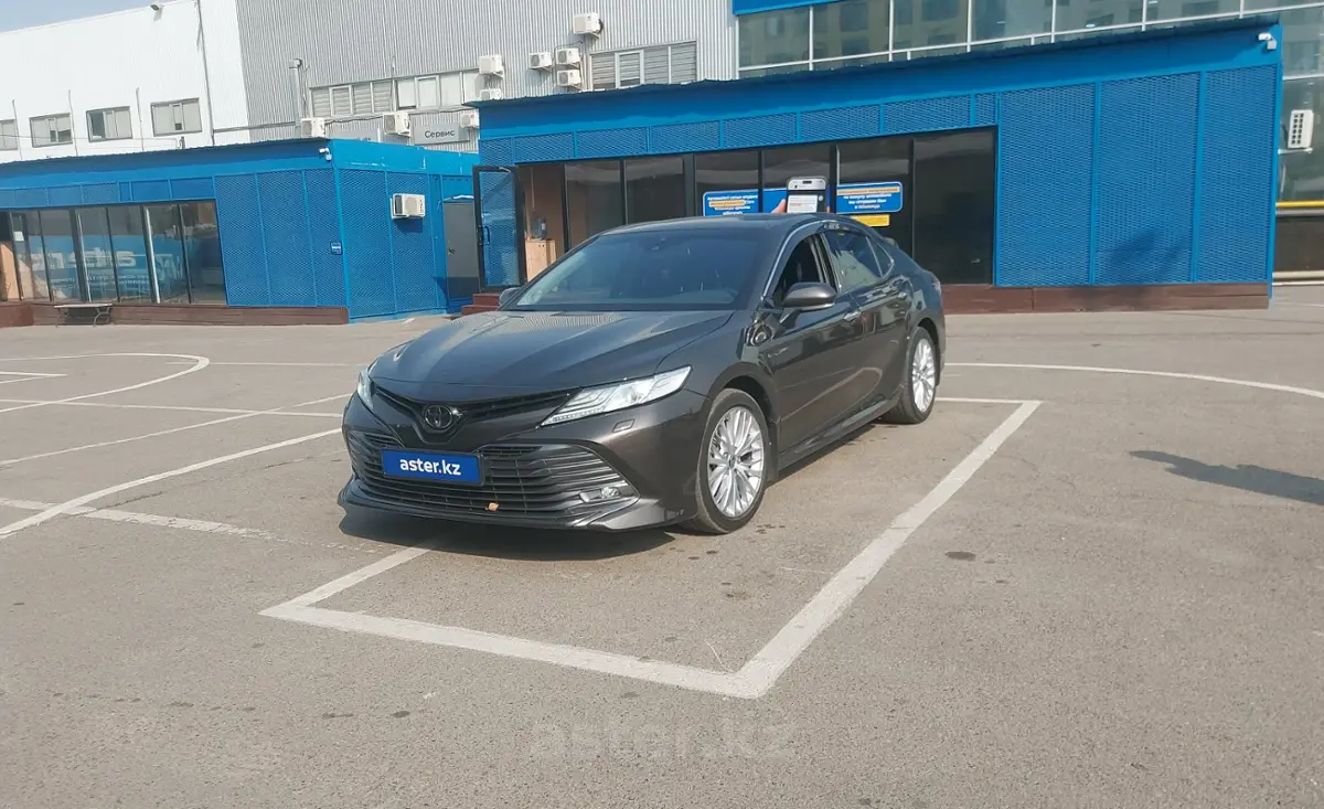Toyota Camry 2020 года за 13 000 000 тг. в Алматы