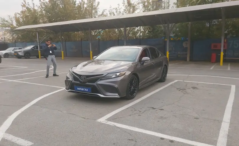 Toyota Camry 2021 года за 13 000 000 тг. в Алматы