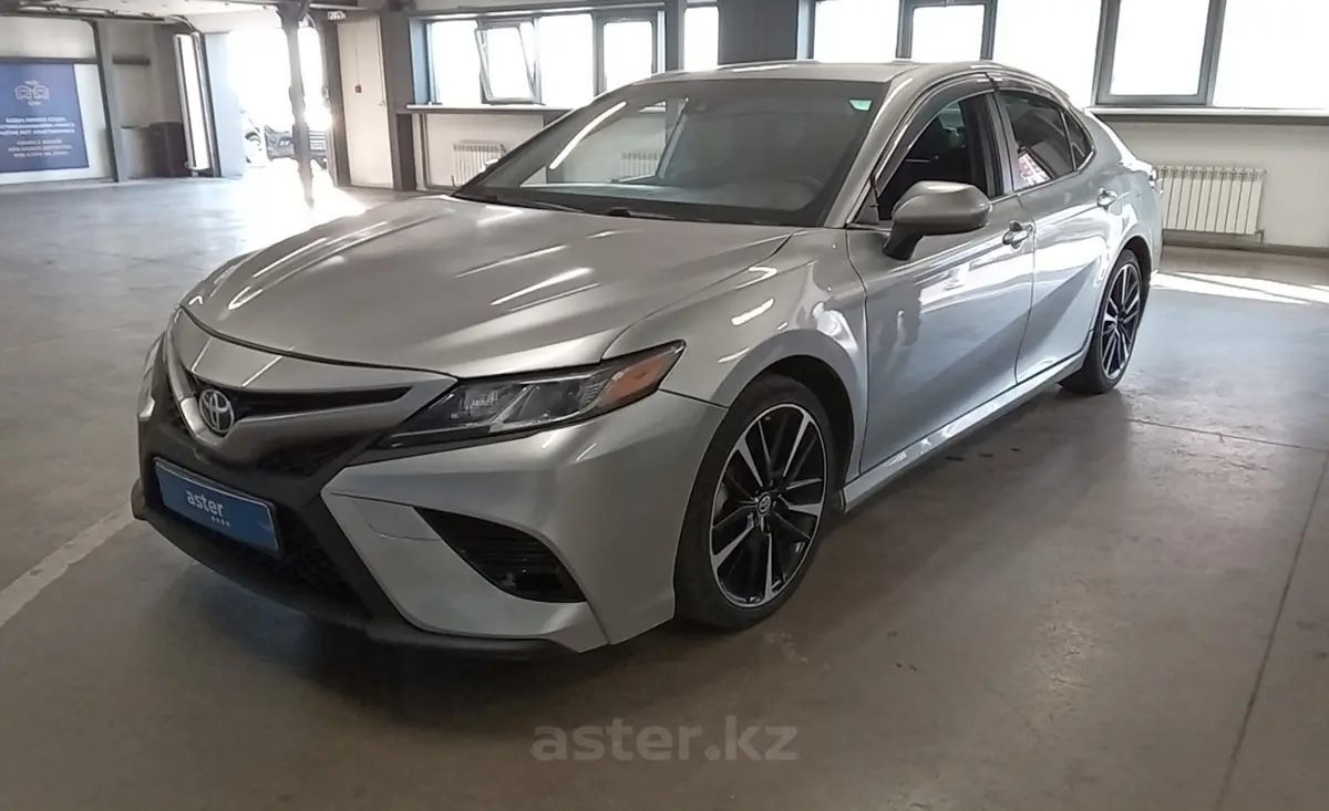 Toyota Camry 2019 года за 8 950 000 тг. в Астана