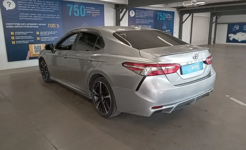 Toyota Camry 2019 года за 8 950 000 тг. в Астана фото 4