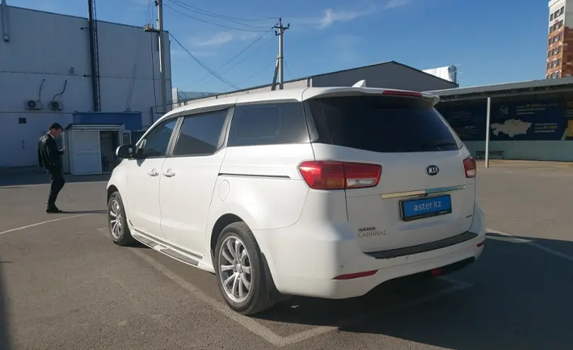 Kia Carnival 2015 года за 13 000 000 тг. в Шымкент фото 4