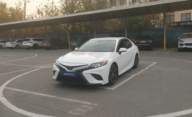 Toyota Camry 2018 года за 11 000 000 тг. в Алматы