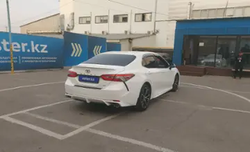 Toyota Camry 2018 года за 11 000 000 тг. в Алматы фото 3
