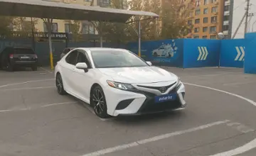 Toyota Camry 2018 года за 11 000 000 тг. в Алматы фото 2