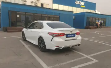 Toyota Camry 2018 года за 11 000 000 тг. в Алматы фото 4