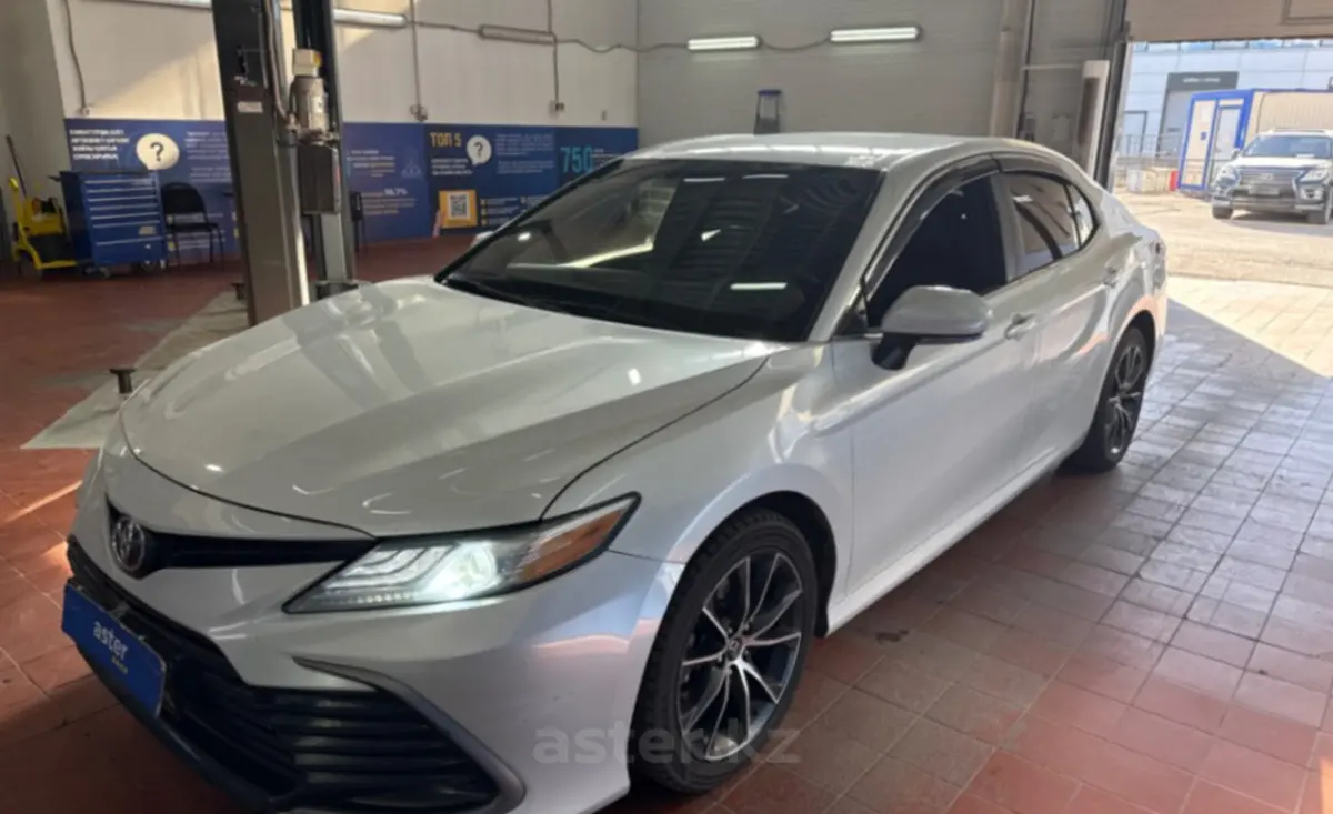 Toyota Camry 2022 года за 11 500 000 тг. в Астана