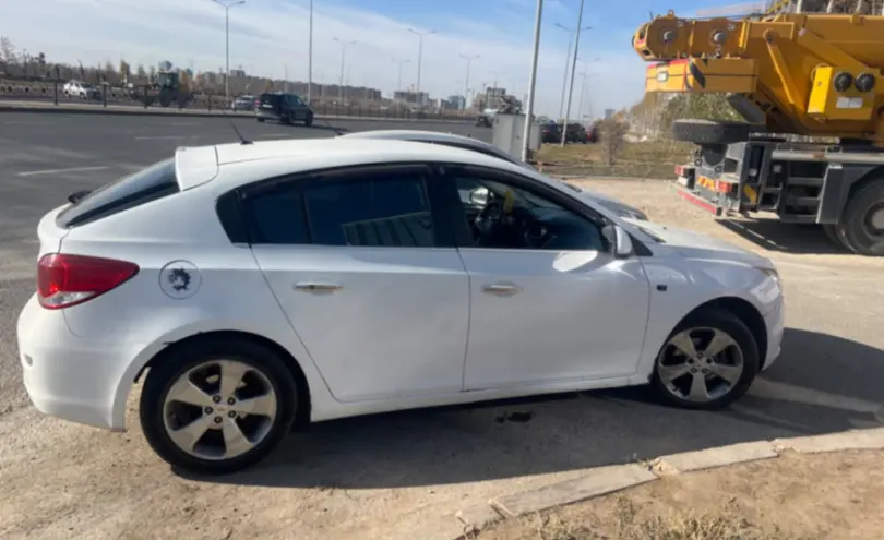 Chevrolet Cruze 2011 года за 3 500 000 тг. в Астана фото 4