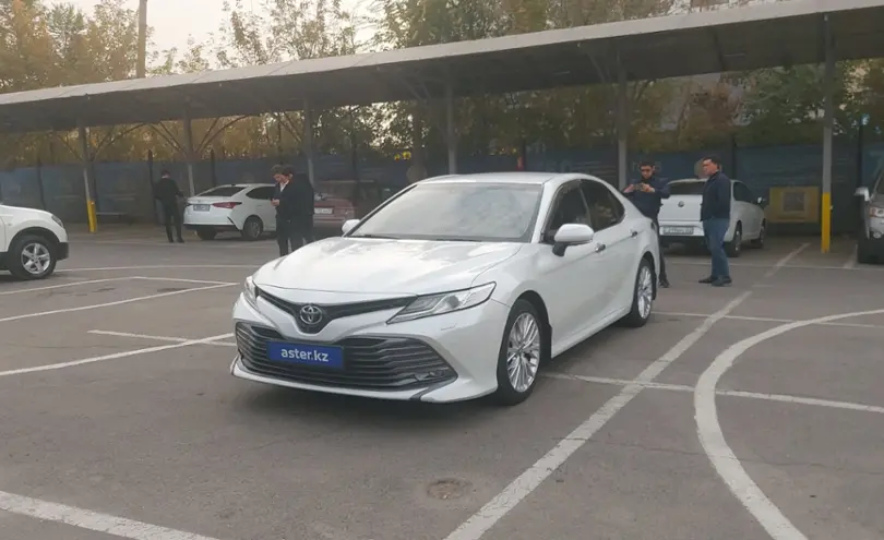 Toyota Camry 2019 года за 15 500 000 тг. в Алматы