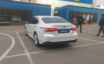 Toyota Camry 2019 года за 15 500 000 тг. в Алматы фото 4
