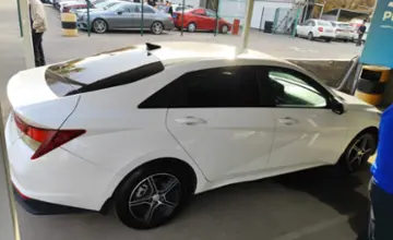 Hyundai Elantra 2022 года за 8 150 000 тг. в Алматы фото 4