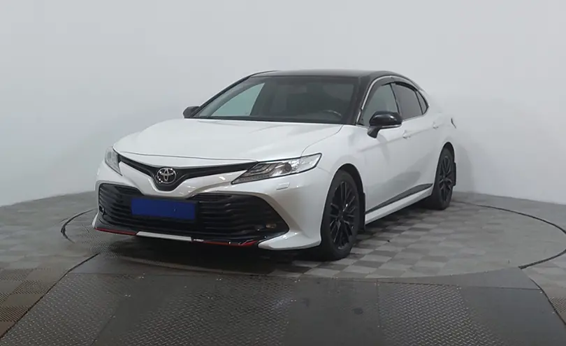 Toyota Camry 2021 года за 13 350 000 тг. в Астана