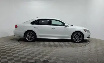 Volkswagen Passat 2018 года за 7 290 000 тг. в Алматы фото 4