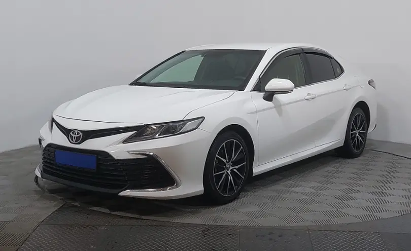 Toyota Camry 2022 года за 11 790 000 тг. в Астана