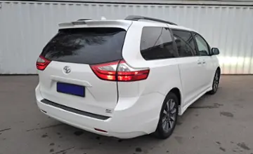 Toyota Sienna 2018 года за 14 300 000 тг. в Алматы