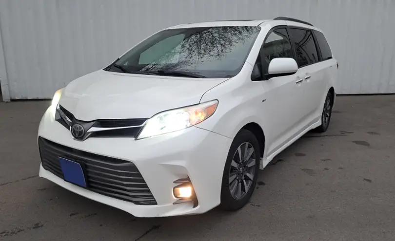 Toyota Sienna 2018 года за 14 300 000 тг. в Алматы