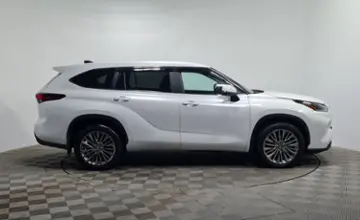 Toyota Highlander 2023 года за 22 500 000 тг. в Алматы фото 4