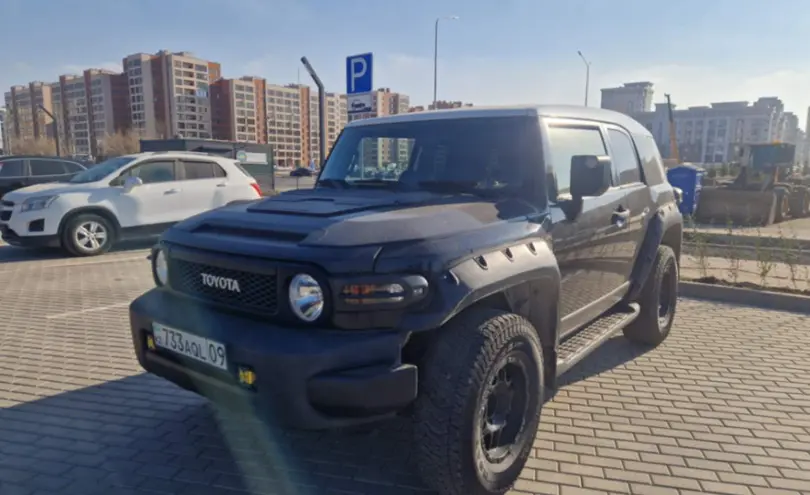 Toyota FJ Cruiser 2015 года за 13 500 000 тг. в Астана