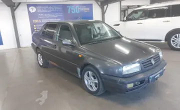 Volkswagen Vento 1992 года за 700 000 тг. в Астана фото 2