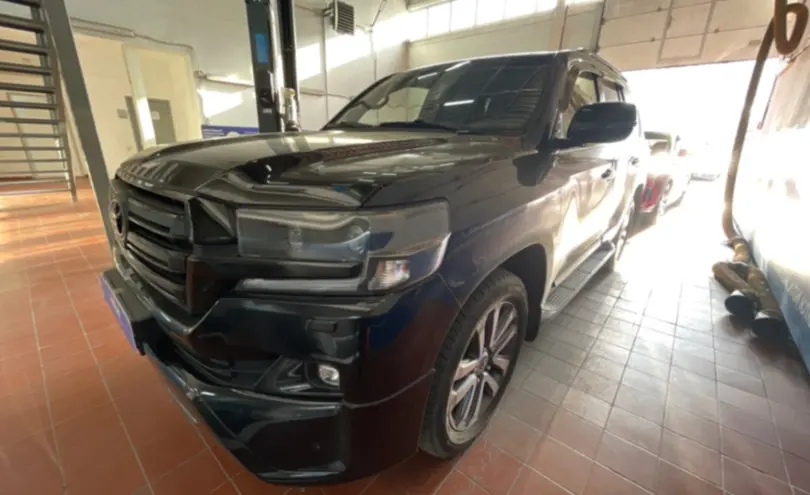 Toyota Land Cruiser 2017 года за 32 000 000 тг. в Астана