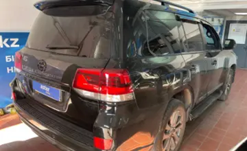 Toyota Land Cruiser 2017 года за 32 000 000 тг. в Астана