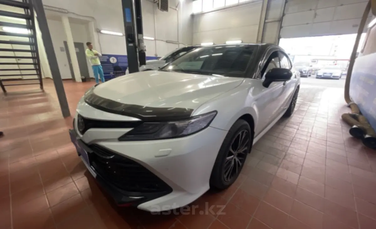 Toyota Camry 2020 года за 15 000 000 тг. в Астана
