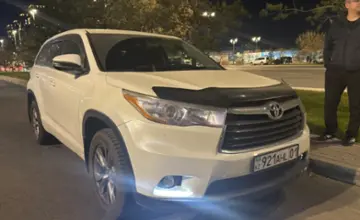 Toyota Highlander 2015 года за 13 000 000 тг. в Астана фото 3