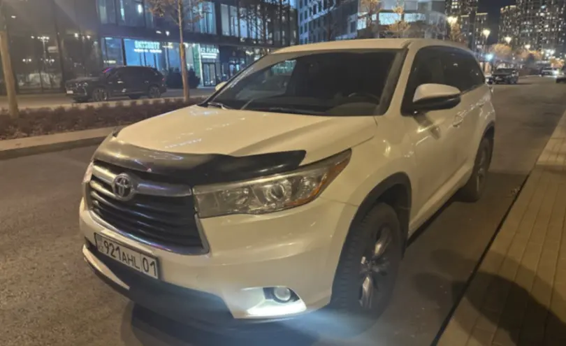 Toyota Highlander 2015 года за 13 000 000 тг. в Астана