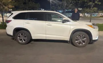 Toyota Highlander 2015 года за 13 000 000 тг. в Астана фото 4