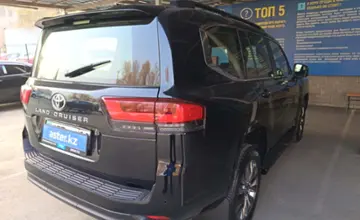 Toyota Land Cruiser 2023 года за 64 000 000 тг. в Алматы