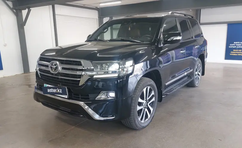 Toyota Land Cruiser 2018 года за 35 000 000 тг. в Астана