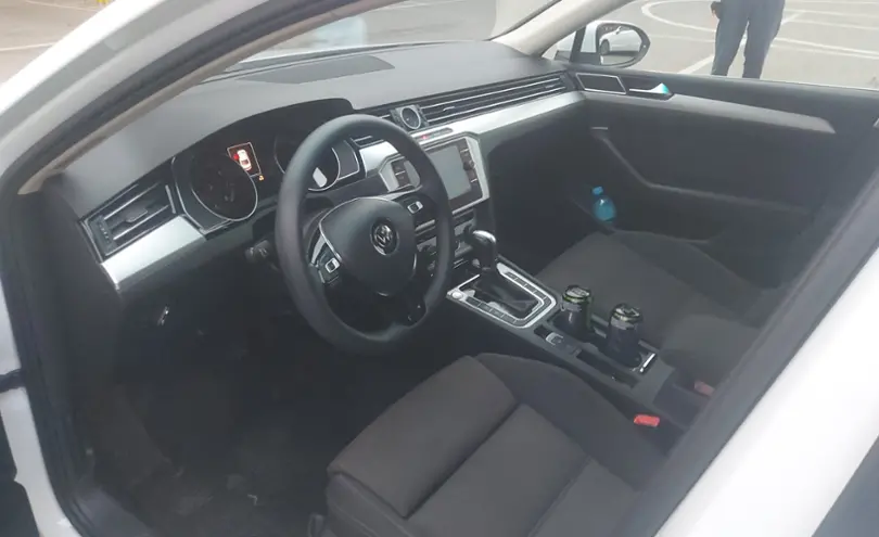 Volkswagen Passat 2017 года за 10 000 000 тг. в Алматы фото 5