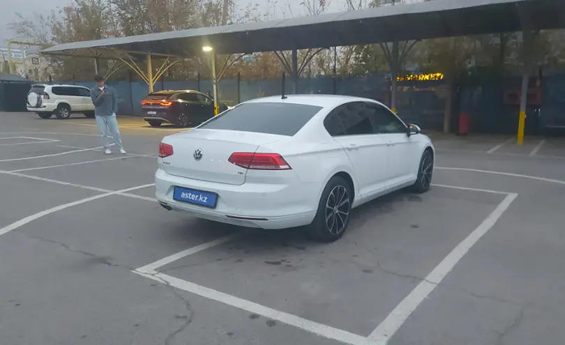 Volkswagen Passat 2017 года за 10 000 000 тг. в Алматы фото 3