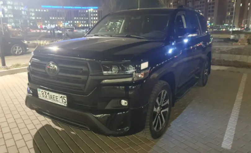 Toyota Land Cruiser 2018 года за 30 000 000 тг. в Астана