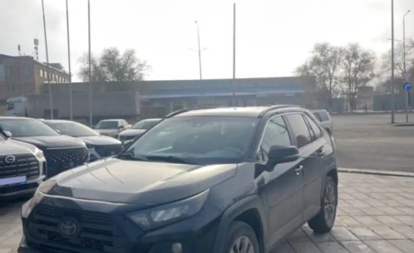 Toyota RAV4 2021 года за 16 000 000 тг. в Уральск