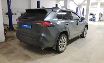Toyota RAV4 2021 года за 15 500 000 тг. в Актобе