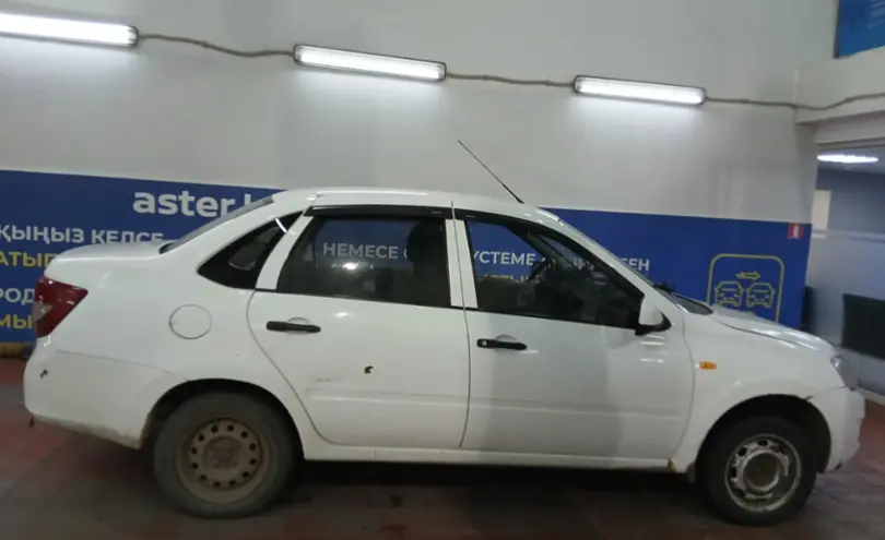 LADA (ВАЗ) Granta 2013 года за 1 800 000 тг. в Астана фото 4