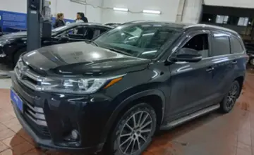 Toyota Highlander 2018 года за 21 000 000 тг. в Астана фото 1