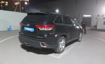 Toyota Highlander 2018 года за 18 000 000 тг. в Шымкент фото 3
