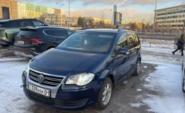 Volkswagen Touran 2008 года за 4 000 000 тг. в Астана фото 1