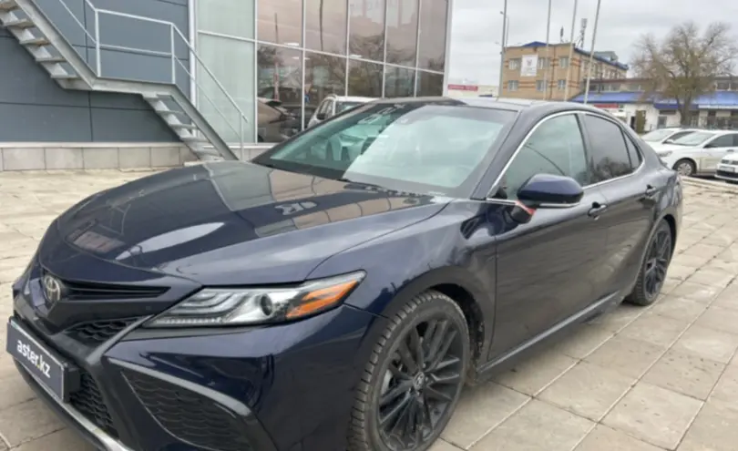 Toyota Camry 2021 года за 14 000 000 тг. в Уральск