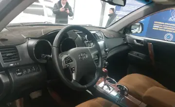 Toyota Highlander 2011 года за 13 000 000 тг. в Астана фото 5