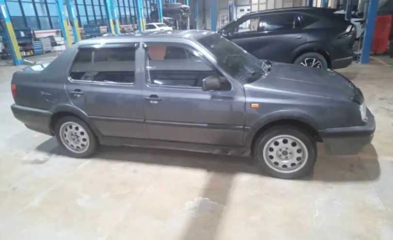 Volkswagen Vento 1992 года за 1 000 000 тг. в Караганда фото 4