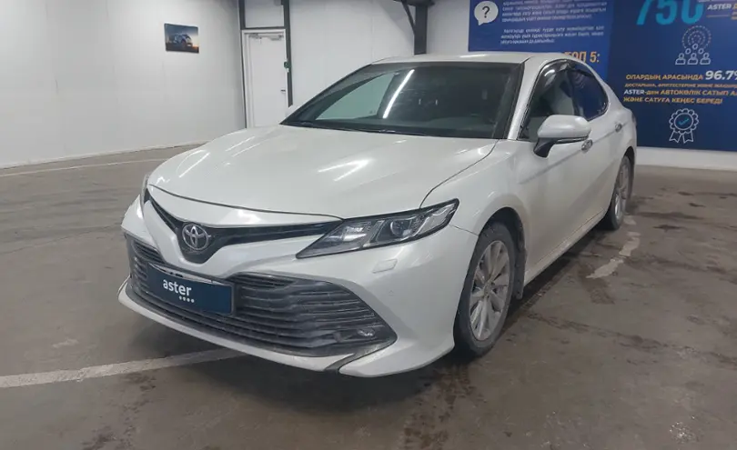 Toyota Camry 2020 года за 14 500 000 тг. в Астана