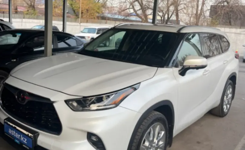 Toyota Highlander 2023 года за 26 000 000 тг. в Алматы