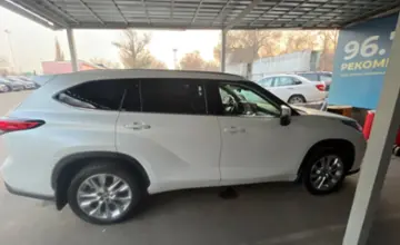 Toyota Highlander 2023 года за 26 000 000 тг. в Алматы фото 4