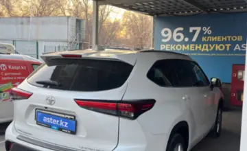 Toyota Highlander 2023 года за 26 000 000 тг. в Алматы