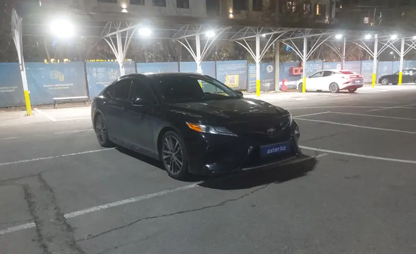 Toyota Camry 2020 года за 14 000 000 тг. в Алматы фото 2